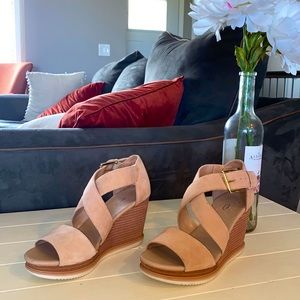 Dr. Scholl’s pink wedge sandals!
